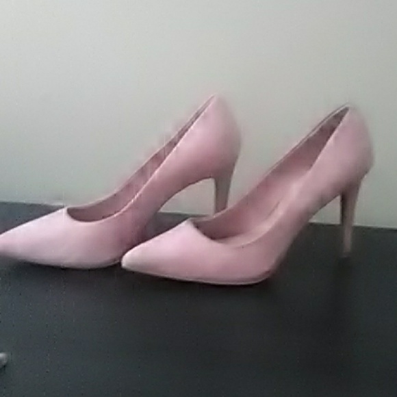 Heels - Picture 3 of 3
